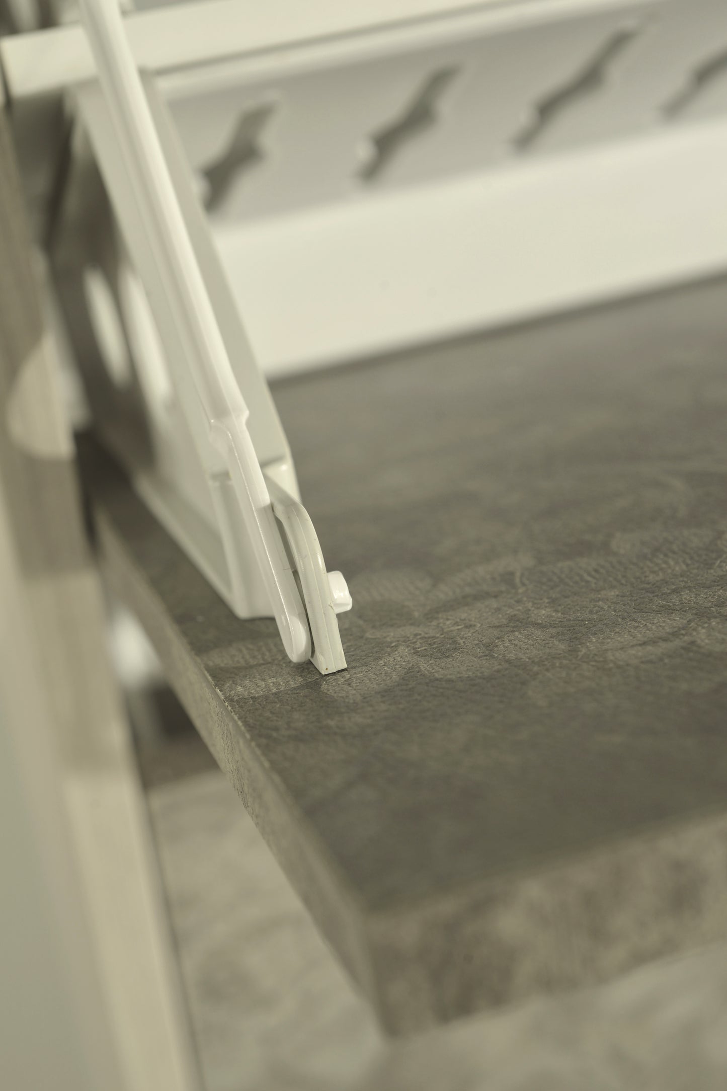 SCARPIERA A DOPPIA PROFONDITÀ CON TRE ANTE. FINO A 18 PAIA DI SCARPE.