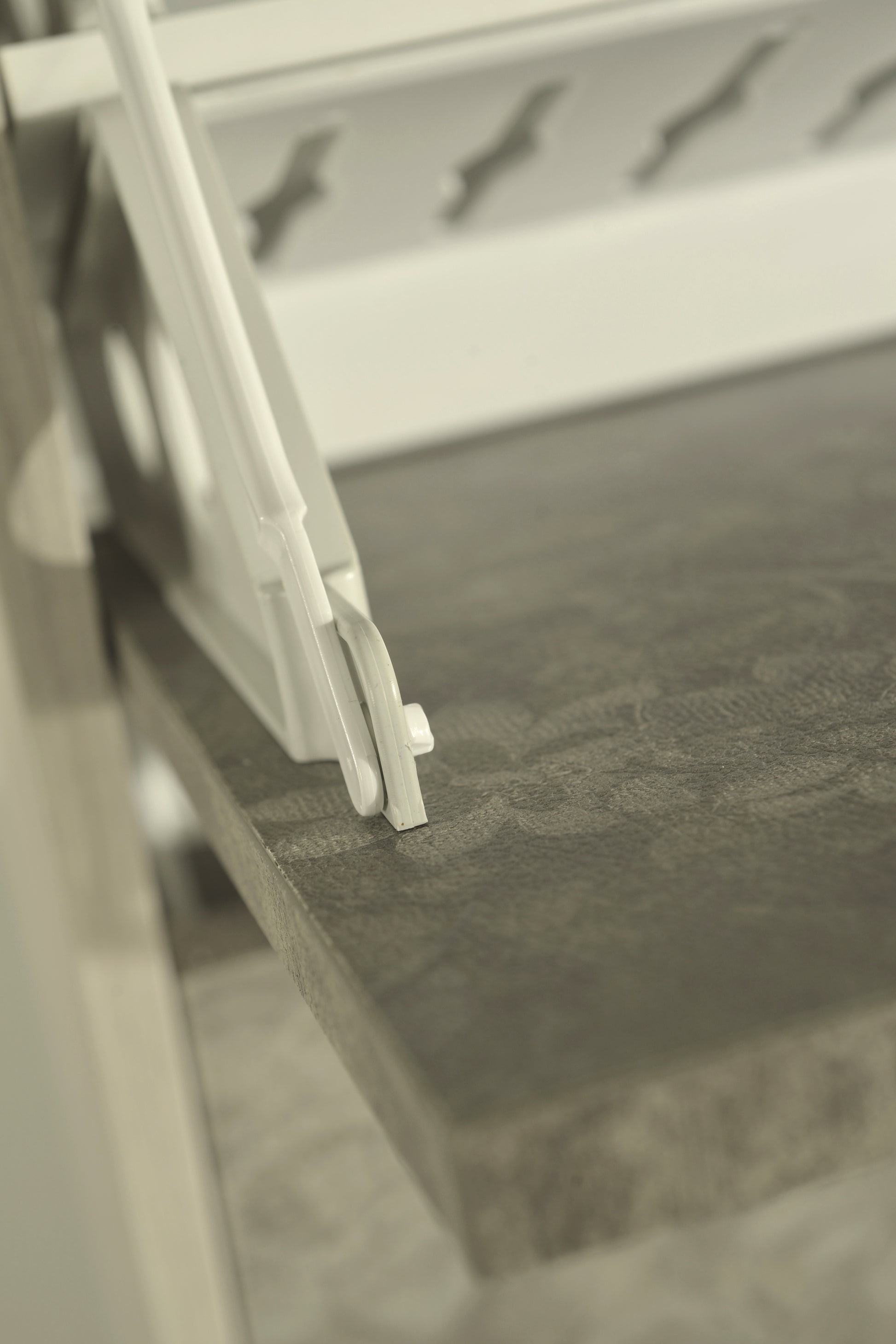 SCARPIERA A DOPPIA PROFONDITÀ CON TRE ANTE. FINO A 18 PAIA DI SCARPE.